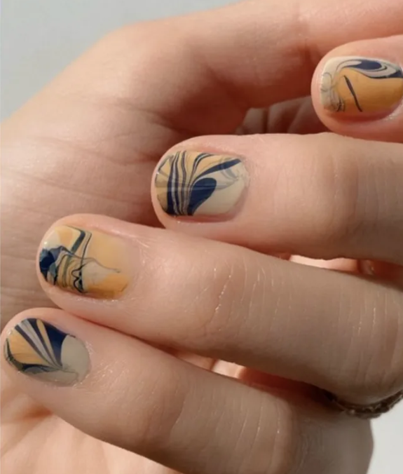 womens-fall-nails