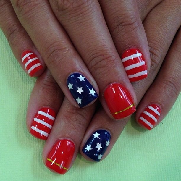 women's 4th-of-july-nails