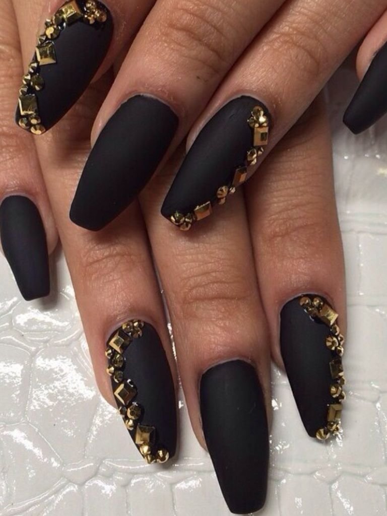 women's black and gold nails