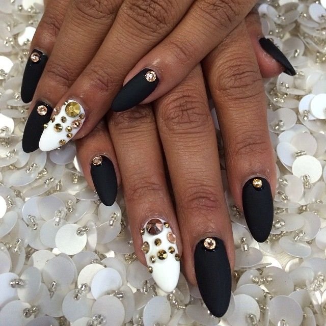 women's black and gold nails