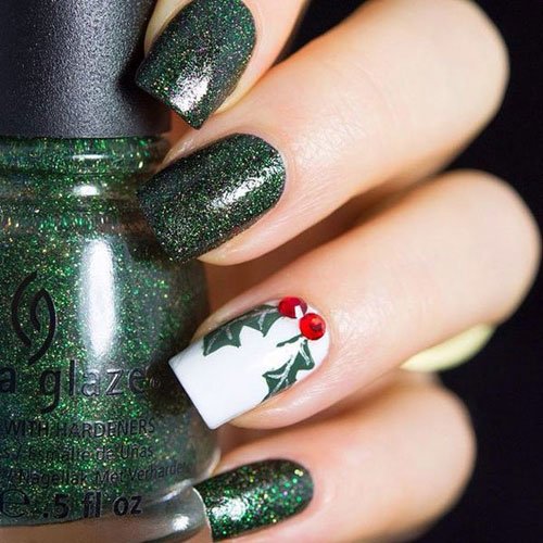 womens-christmas-nails