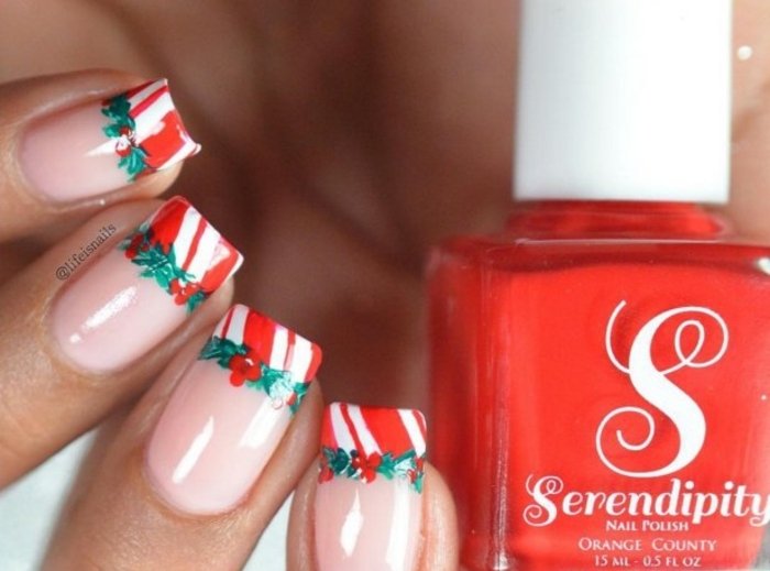 womens-christmas-nails