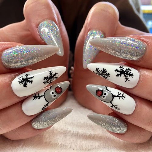 womens-christmas-nails