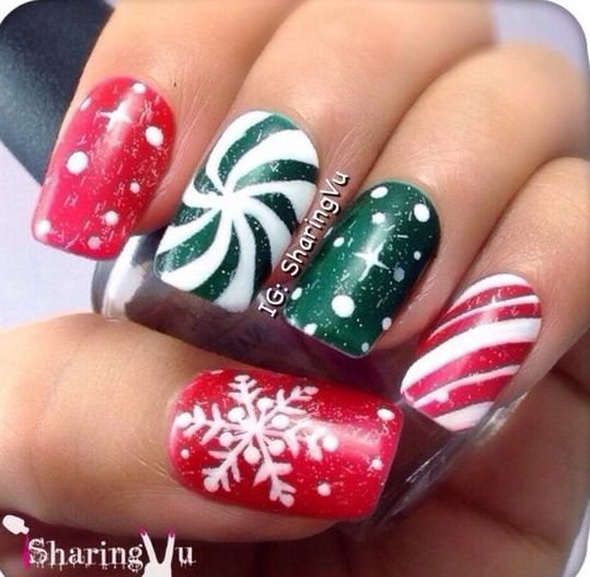 womens-christmas-nails