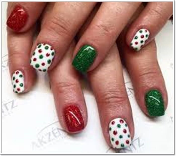 womens-christmas-nails