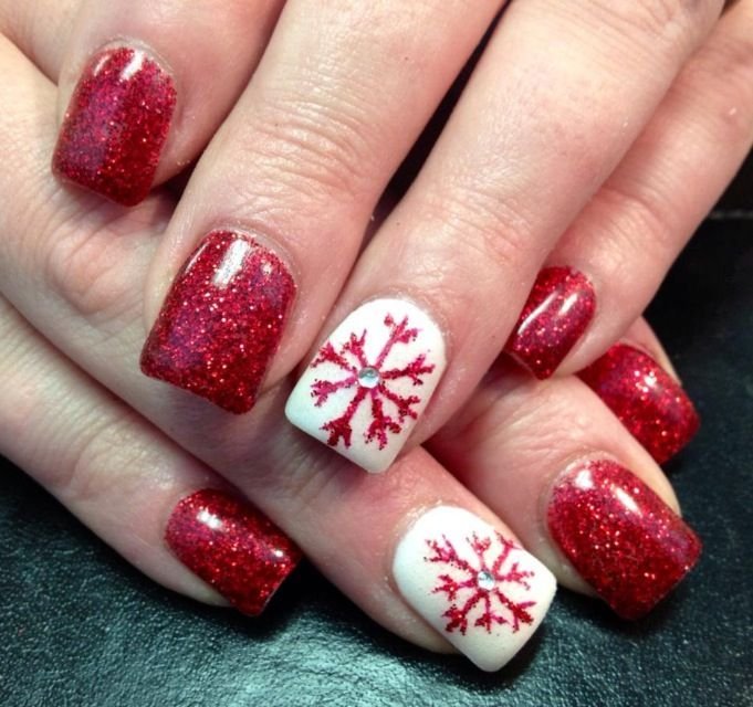 womens-christmas-nails