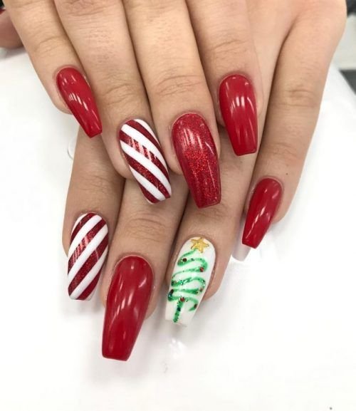 womens-christmas-nails